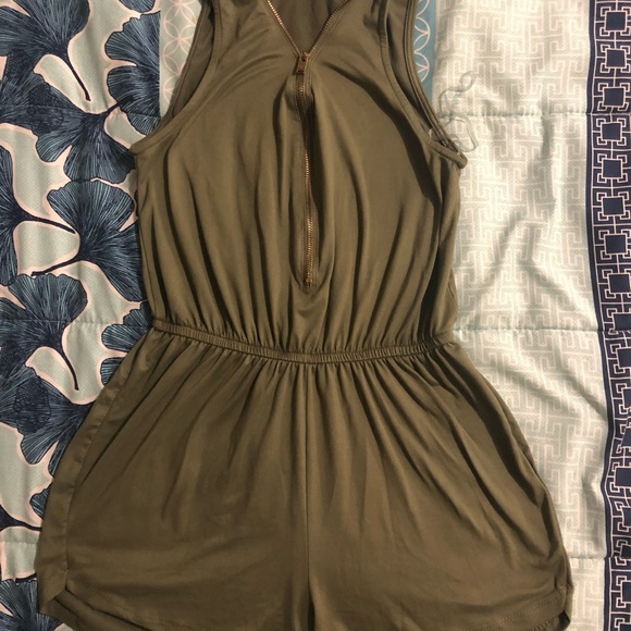 Small clothes bundle - Picture 3 of 10